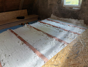 Zateplení půdy a zhotovení podlahy